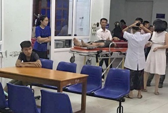 oto lao vao quan nhau anh 2