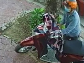 Ten trom dung vam pha khoa trom xe SH truoc quan ca phe hinh anh