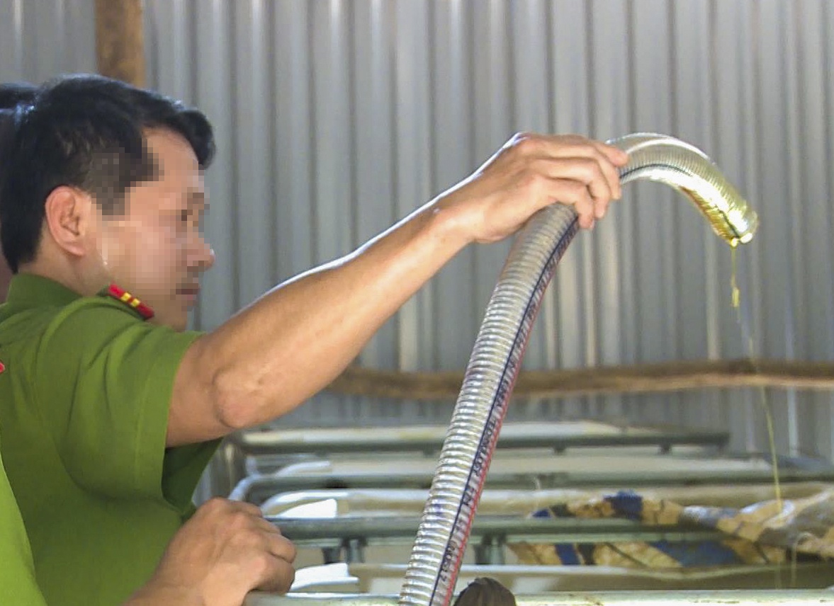 xưởng tái chế dầu nhớt ảnh 2 xuong tai che dau nhot anh 2