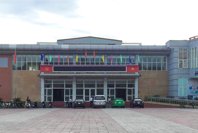 Cach chuc giam doc trung tam van hoa danh nu nhan vien hinh anh