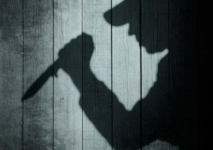 Dung dao dam hang xom de cuop tien ban bo hinh anh