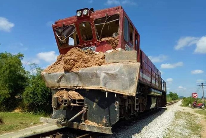 xe tai bi tau hoa tong ngang anh 1