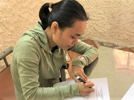 Nu nhan vien bao hiem lua hon 30 ty roi bo tron hinh anh