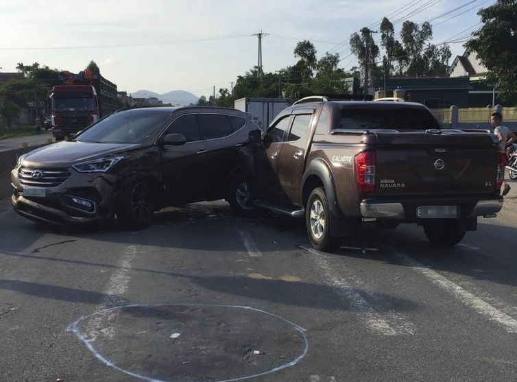 Bat nhom nguoi dung sung, kiem de tranh gianh dia ban lam an hinh anh