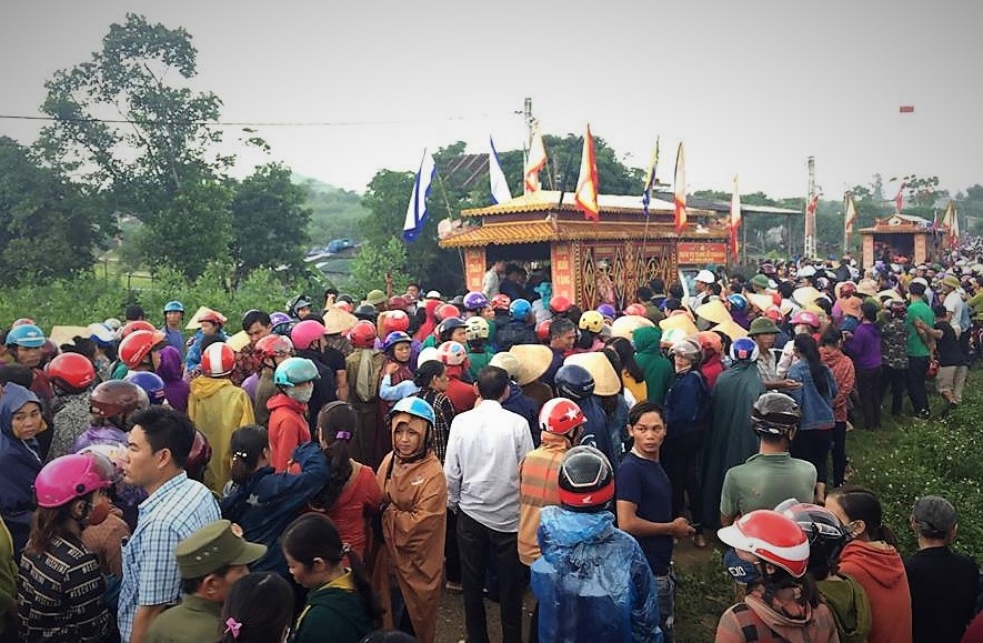 4 nguoi treo co tu tu trong nha anh 4