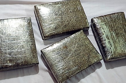 9X mang gan 5 kg ma tuy vao khach san giao dich hinh anh