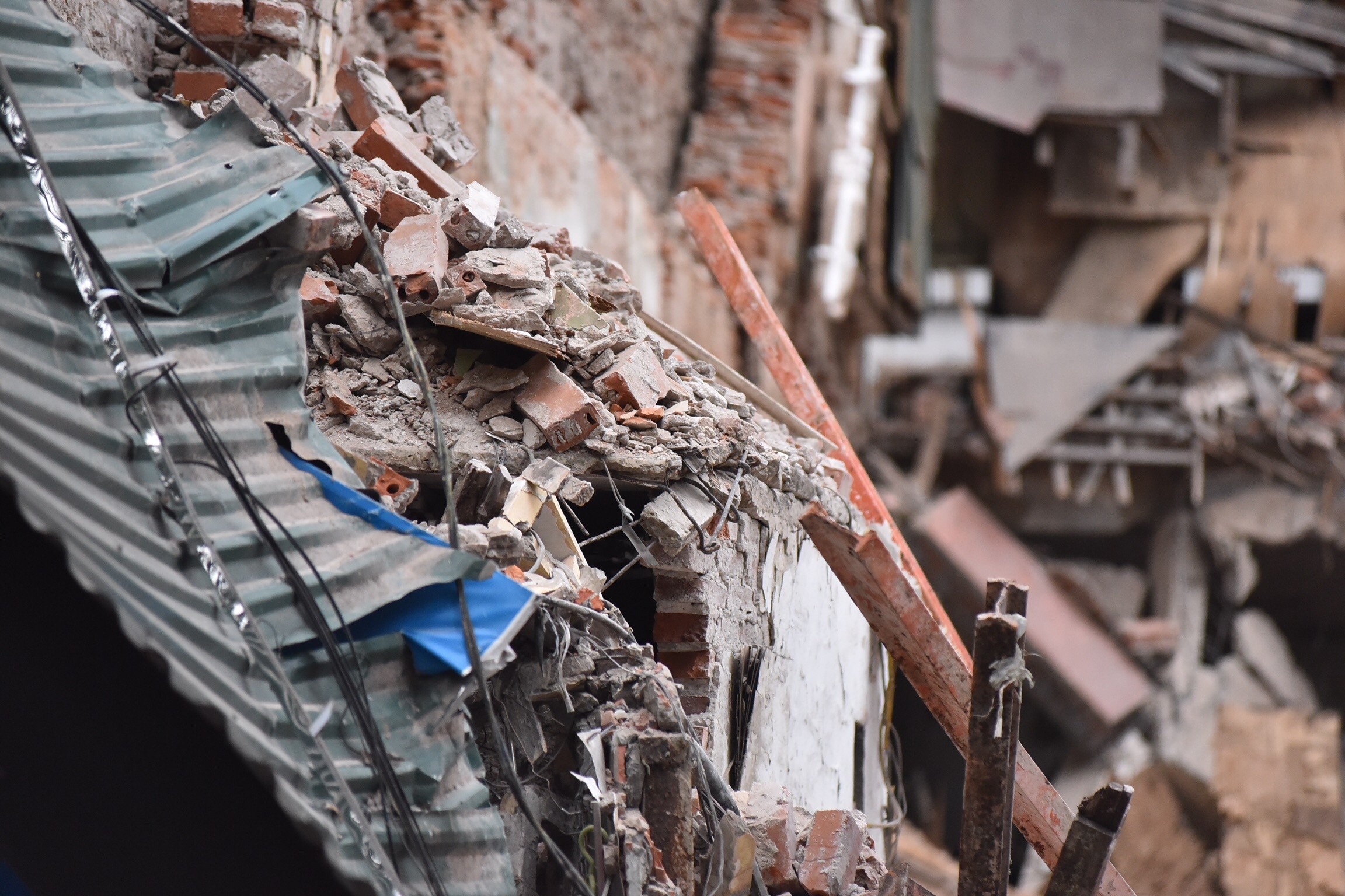 nhà phố cổ sập ảnh 3 nha pho co sap anh 3