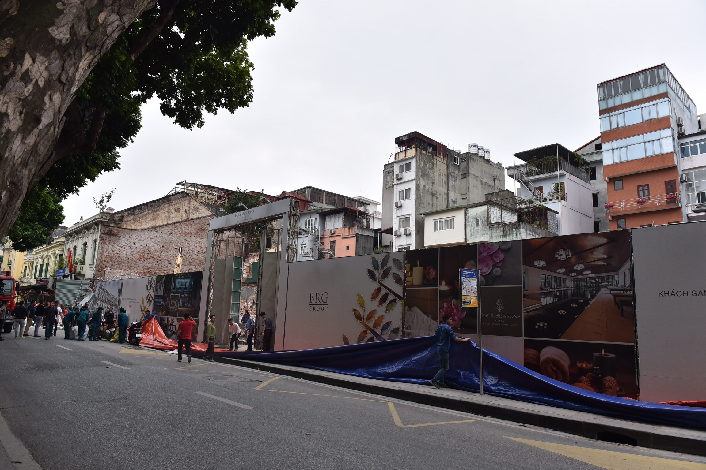 nhà phố cổ sập ảnh 1 nha pho co sap anh 1