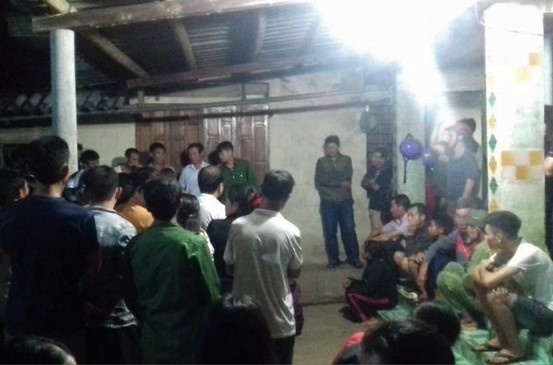 Chong phat hien vo va con trai 18 thang chet trong tu the treo co hinh anh