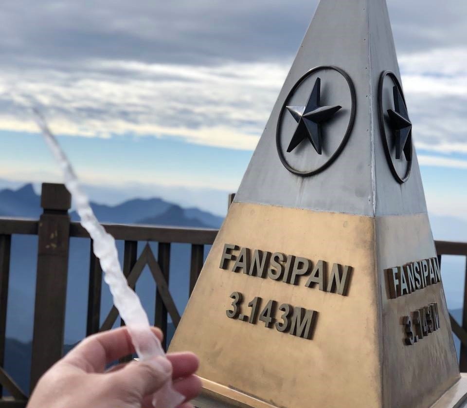Bang gia xuat hien tren dinh Fansipan hinh anh