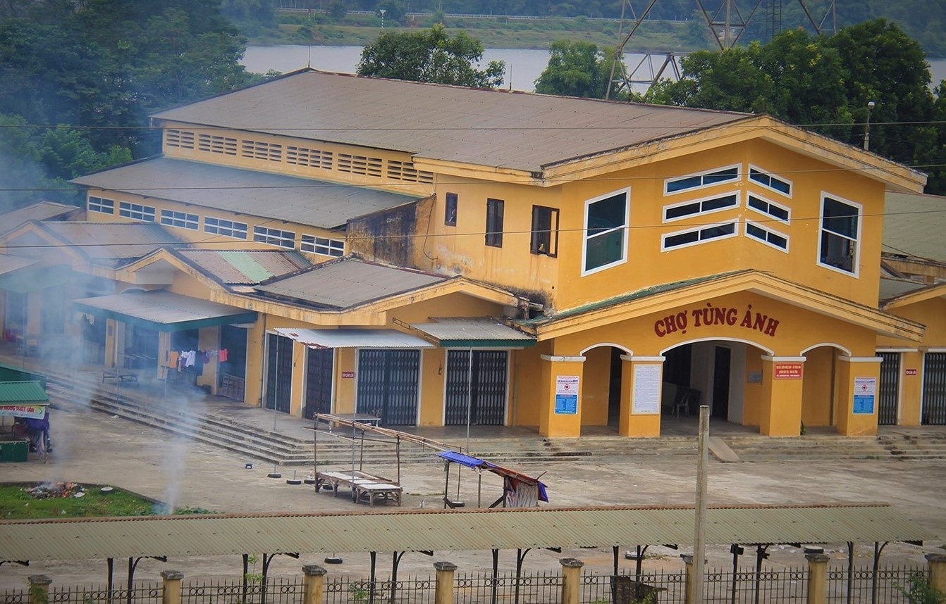 Cho gan 30 ty leo teo nguoi mua ke ban hinh anh