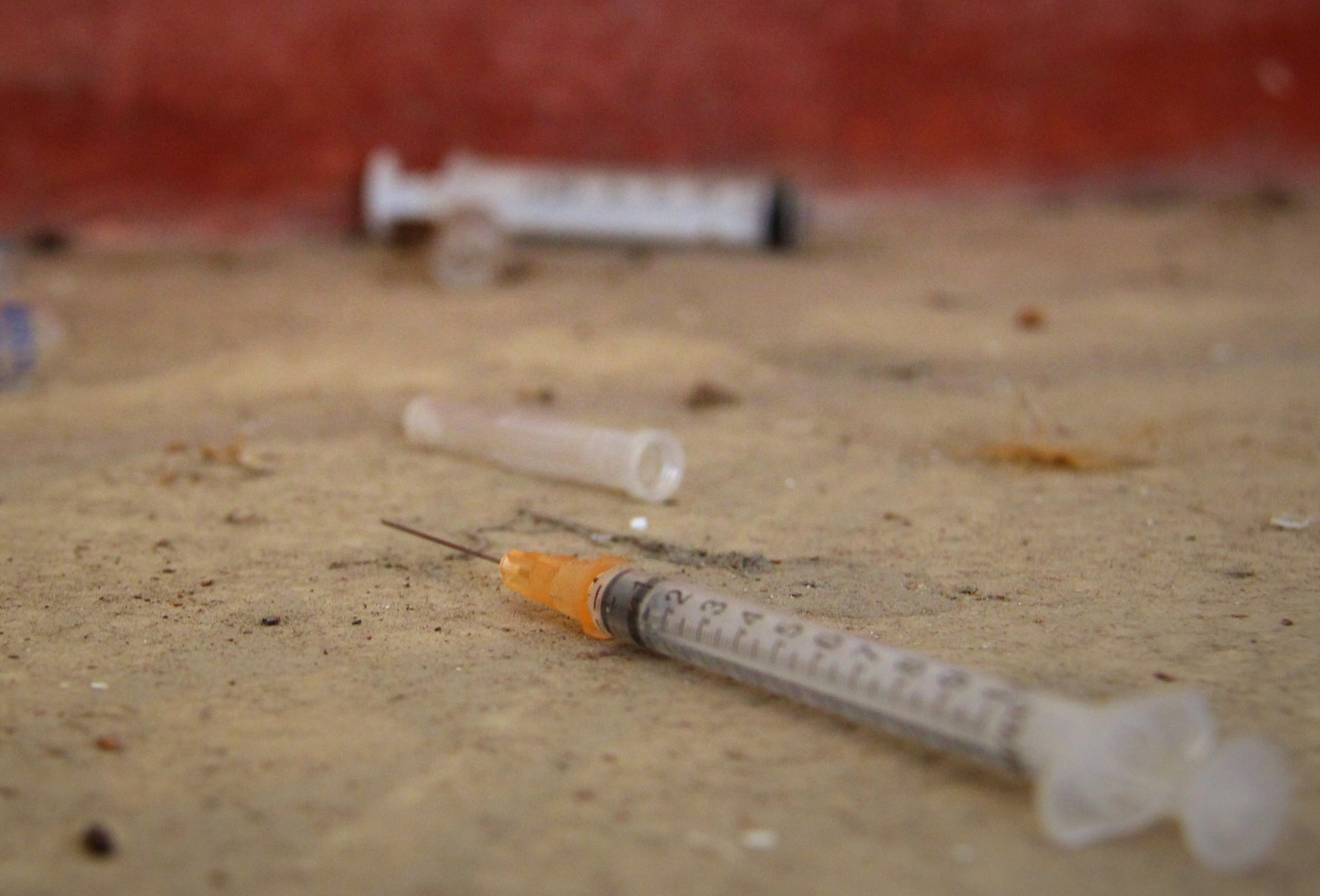 Bom kim tiem vuong vai trong truong chuyen bo hoang hinh anh