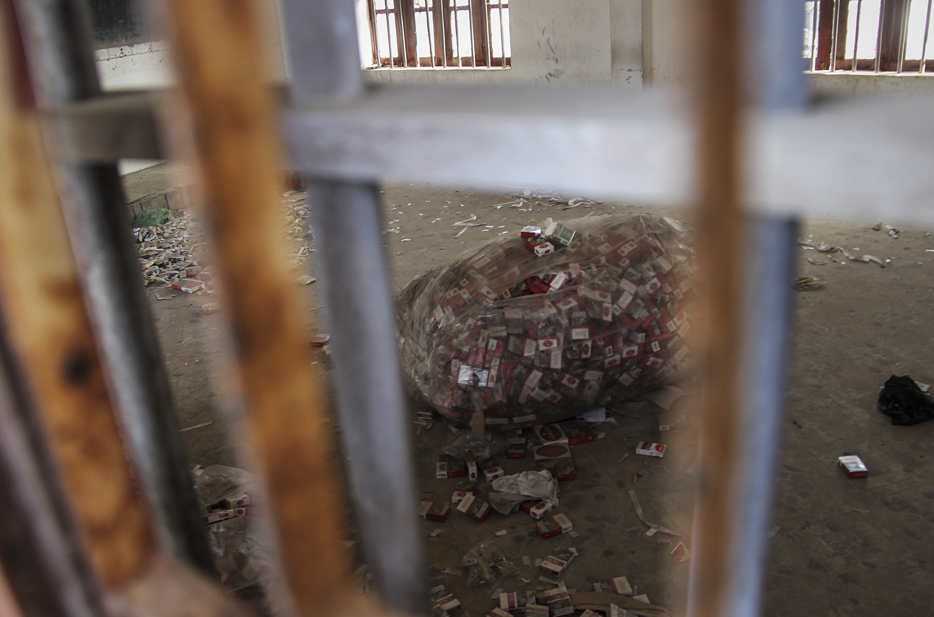 bom kim tiem day truong hoc anh 6