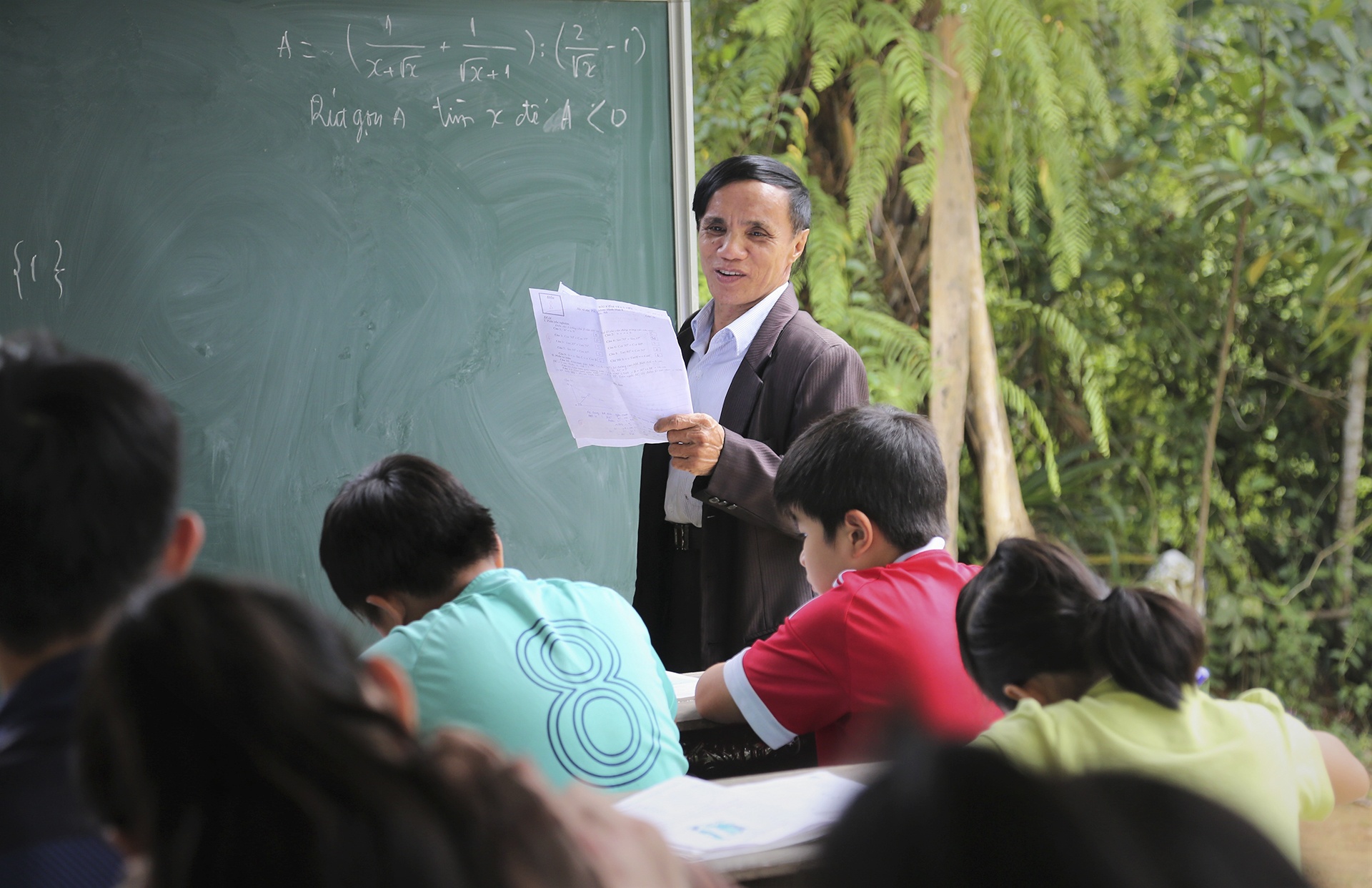 thầy giáo làng khuyết tật ảnh 1 thay giao lang khuyet tat anh 1