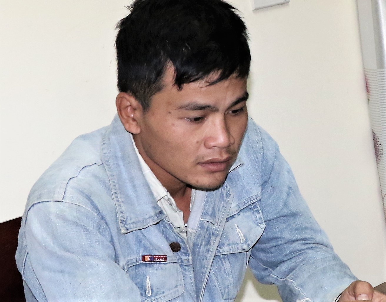Thanh nien cuop tai san, sam so nguoi di duong hinh anh