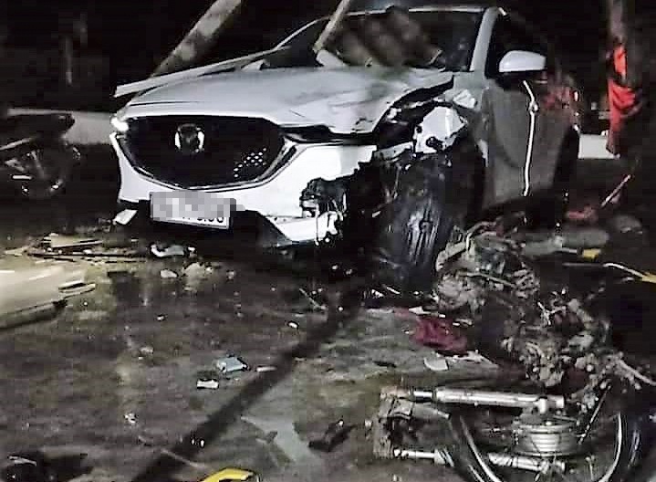 Oto cua Pho phong Tai nguyen dam xe may, 1 nguoi chet hinh anh