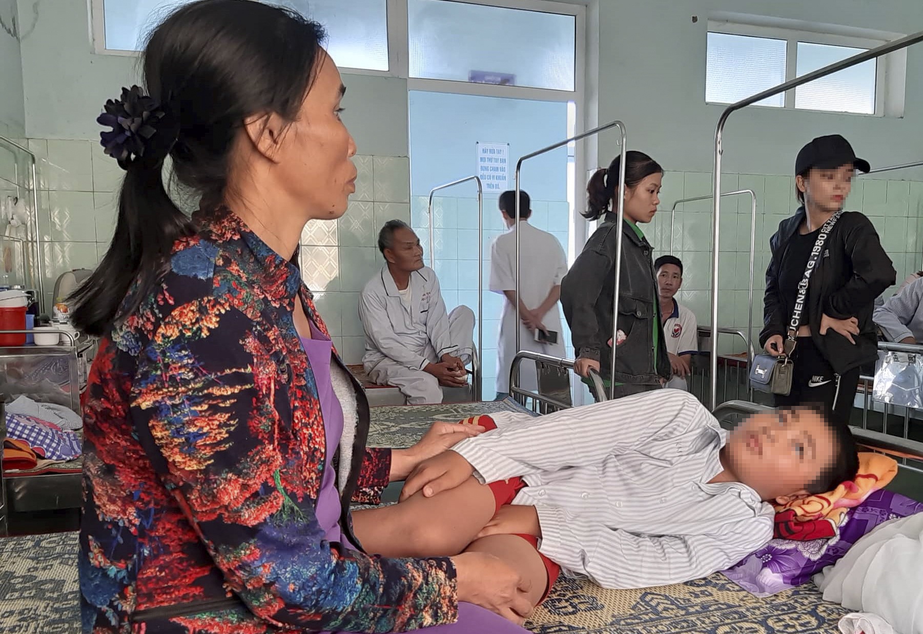 Khoi to vu co giao bat hoc tro tat ban 231 cai hinh anh