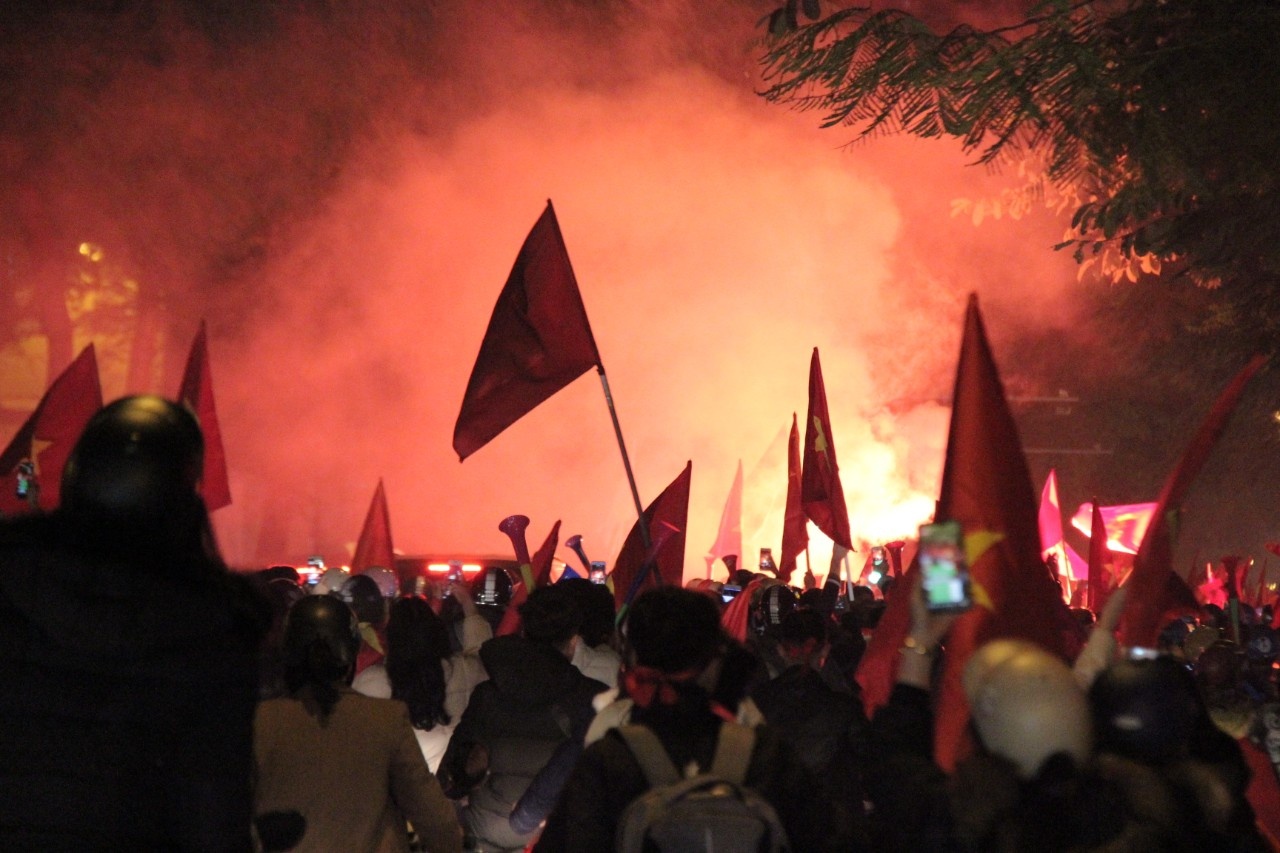 Ca nuoc mung tuyen Viet Nam vo dich AFF Cup 2018 hinh anh