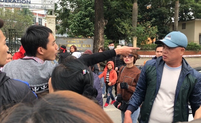 Phe ve xo xat truoc cong VFF hinh anh