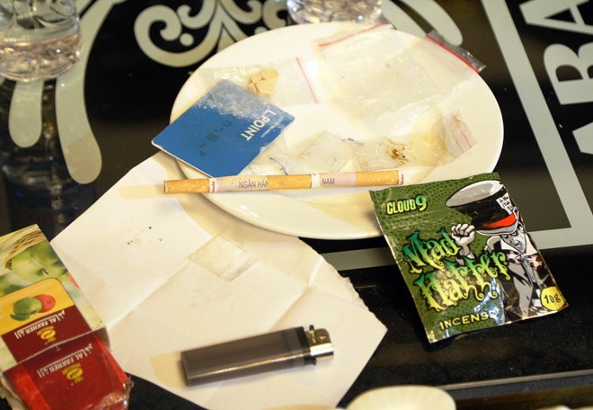 sử dụng ma túy trong quán karaoke ảnh 2 su dung ma tuy trong quan karaoke anh 2