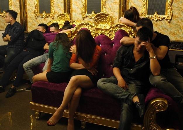 13 người sử dụng ma túy trong quán karaoke ảnh 2 13 nguoi su dung ma tuy trong quan karaoke anh 2