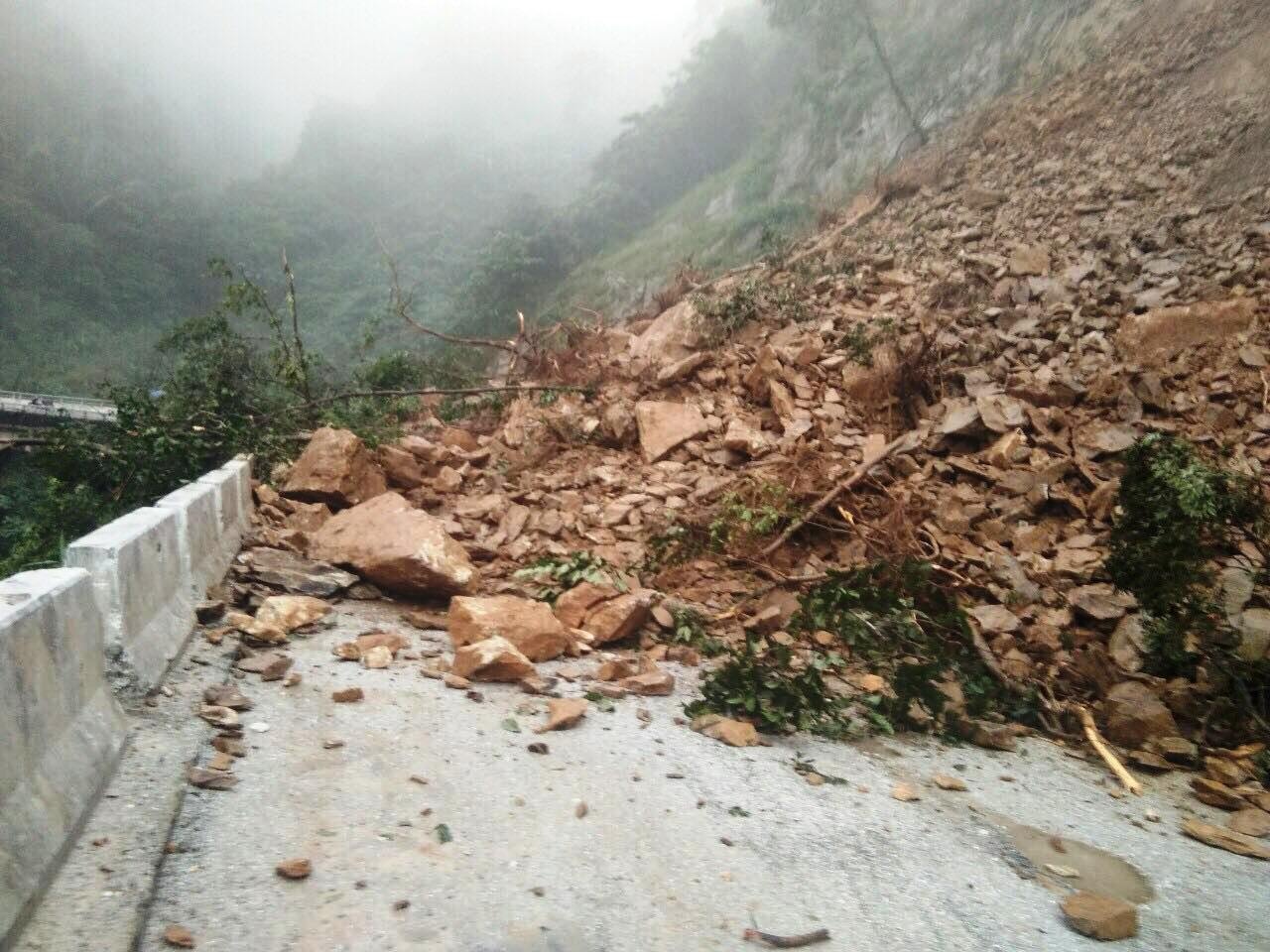 sạt lở quốc lộ 8 ảnh 1 sat lo quoc lo 8 anh 1