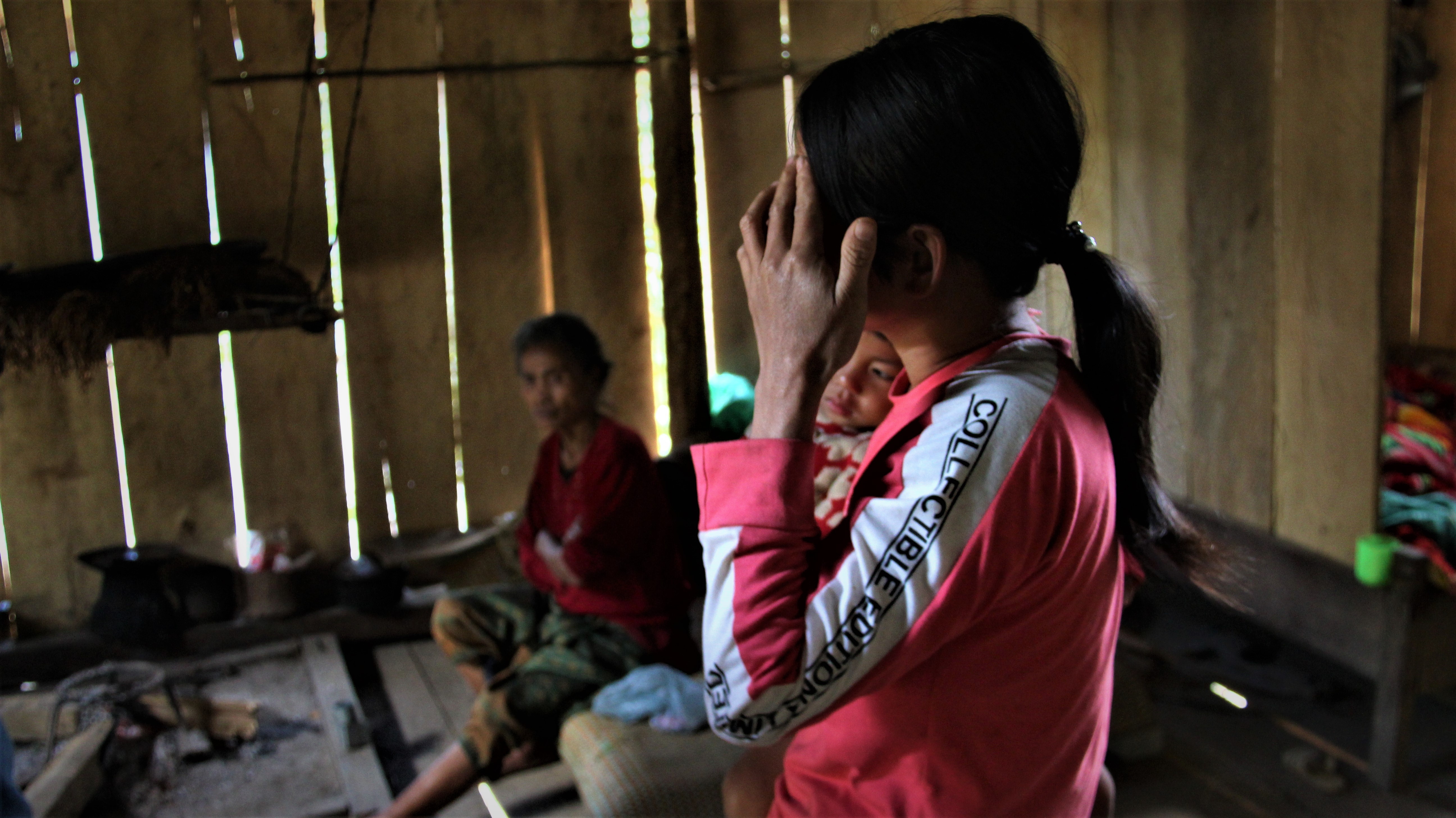 Phu nu vuot bien ban bao thai hinh anh