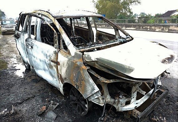 Oto cho nguoi ve que an Tet chay tro khung hinh anh