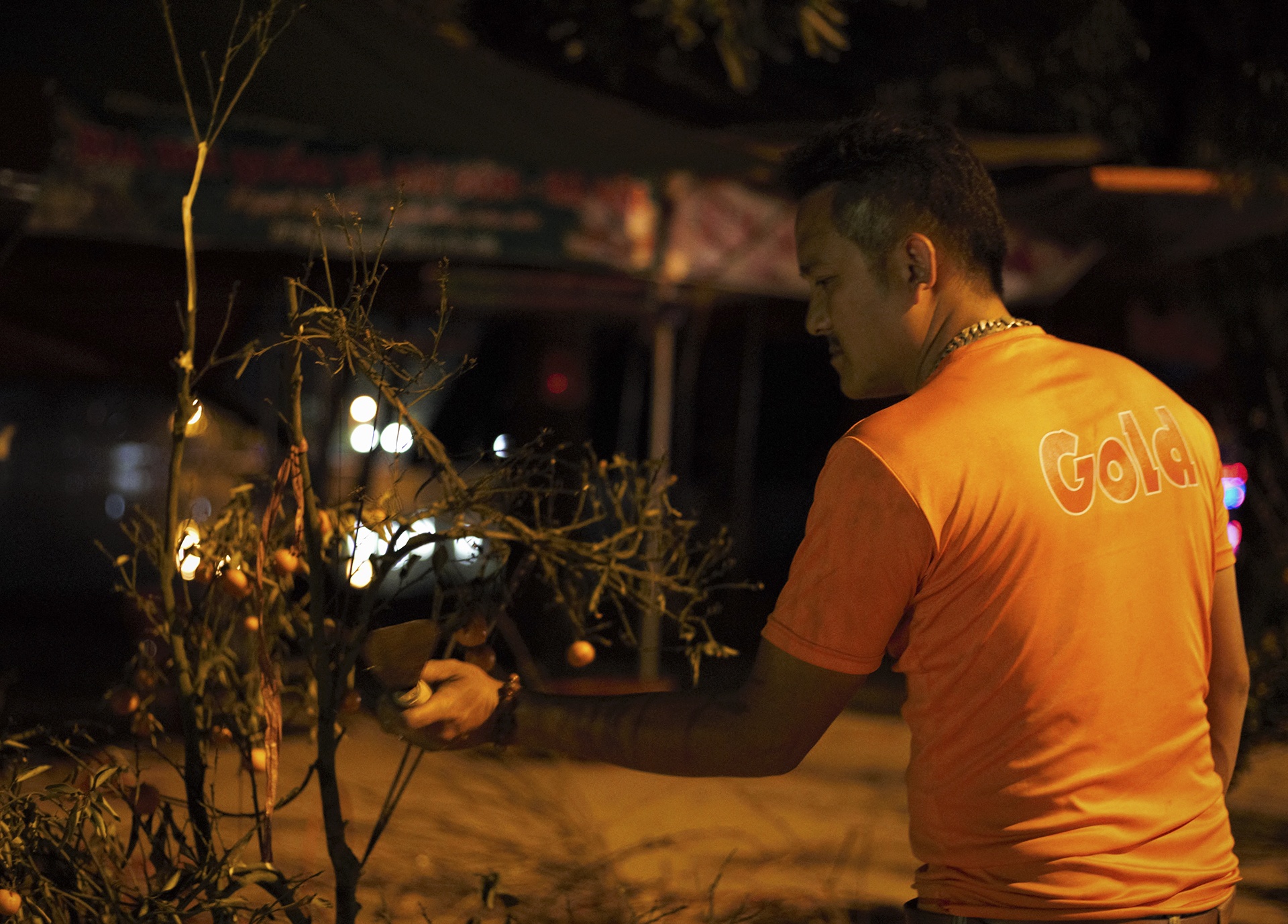 chat chem quat canh dem giao thua anh 5