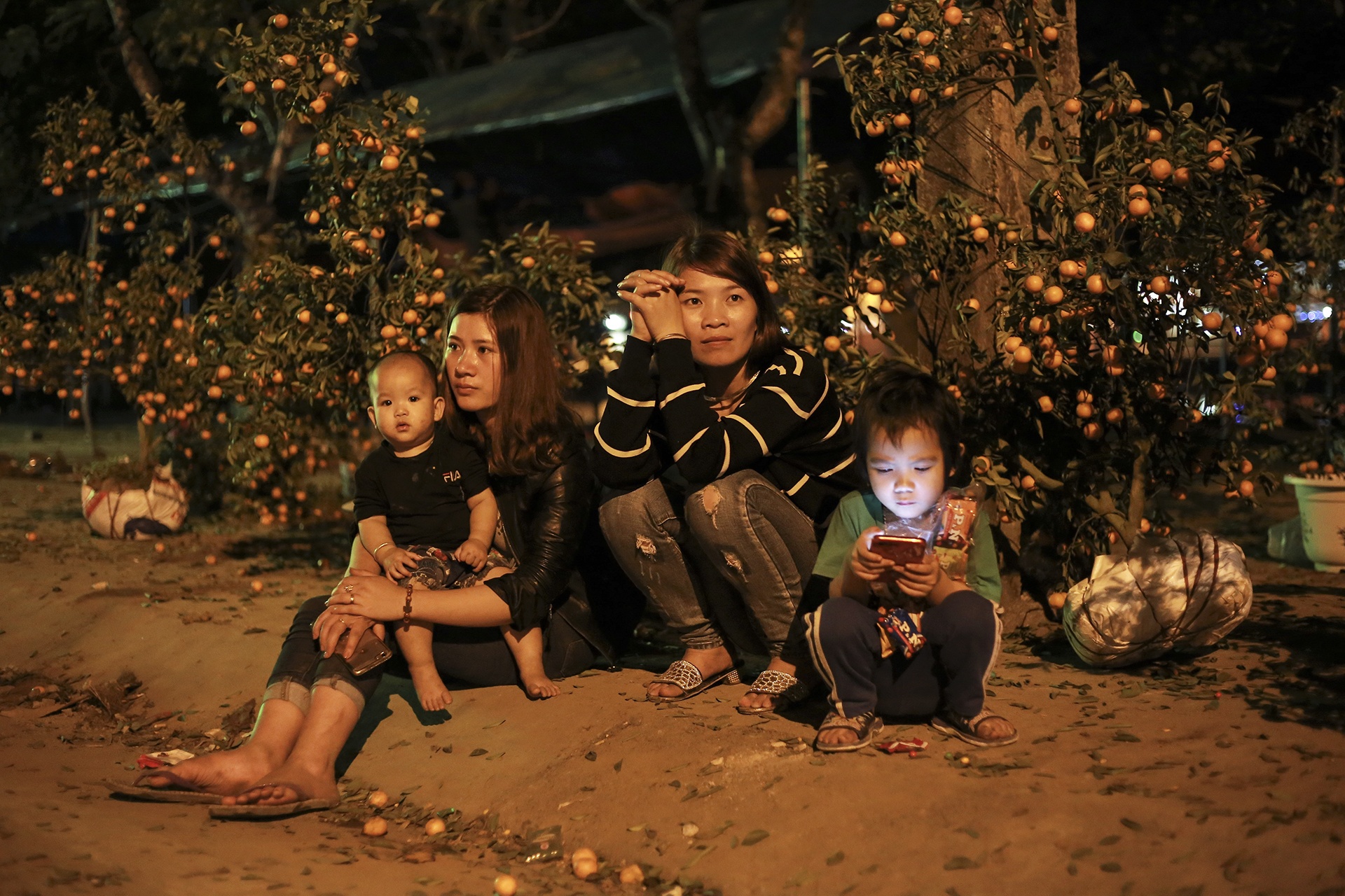 chat chem quat canh dem giao thua anh 9