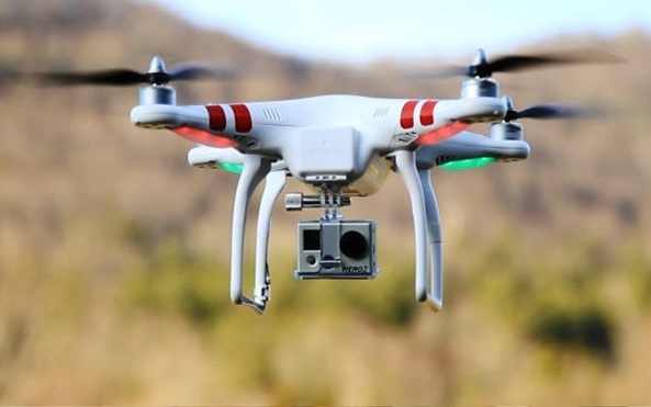 Su dung flycam de bao ve dong vat hoang da va chong chay rung hinh anh