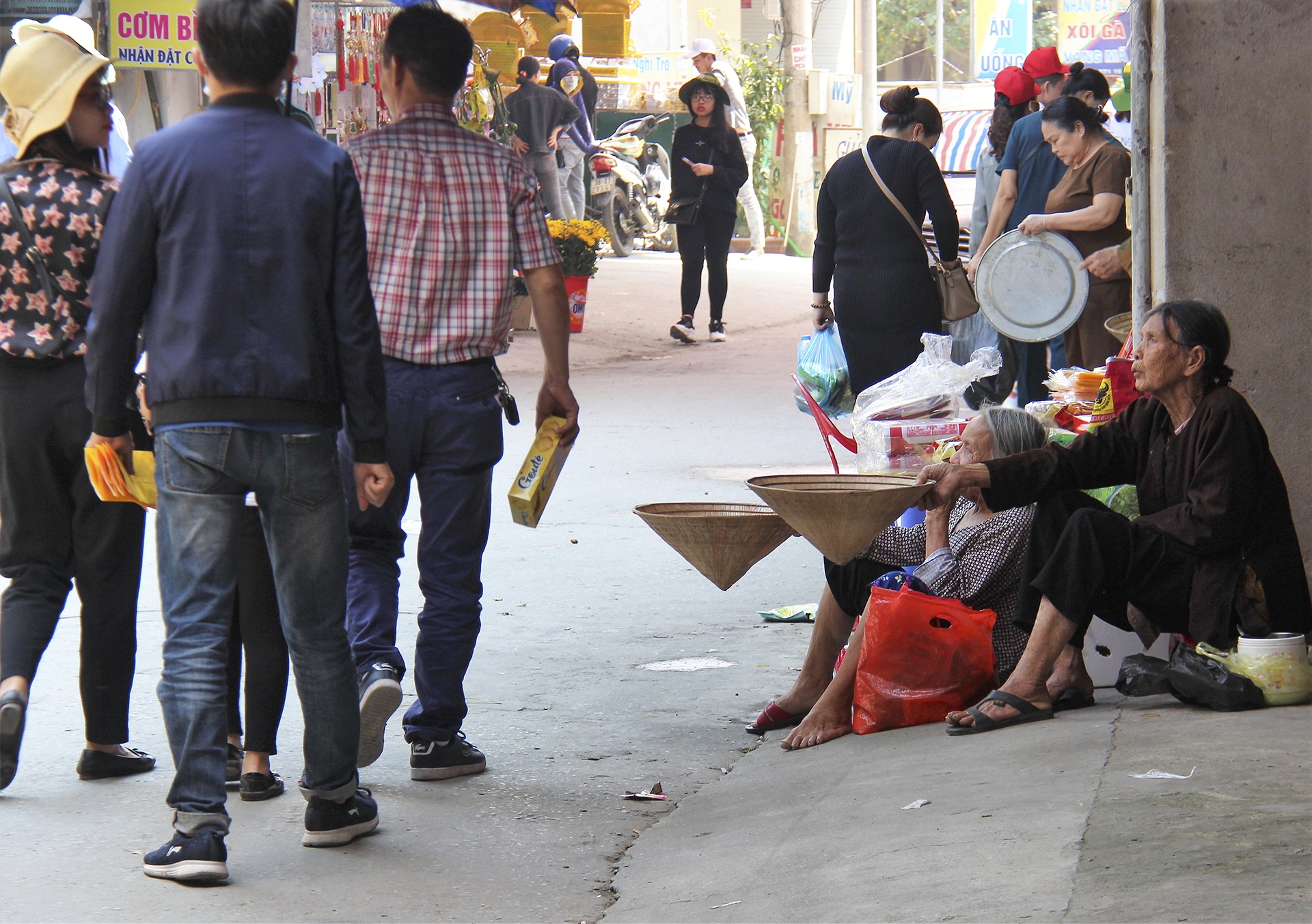 an xin truoc cong den chua anh 4