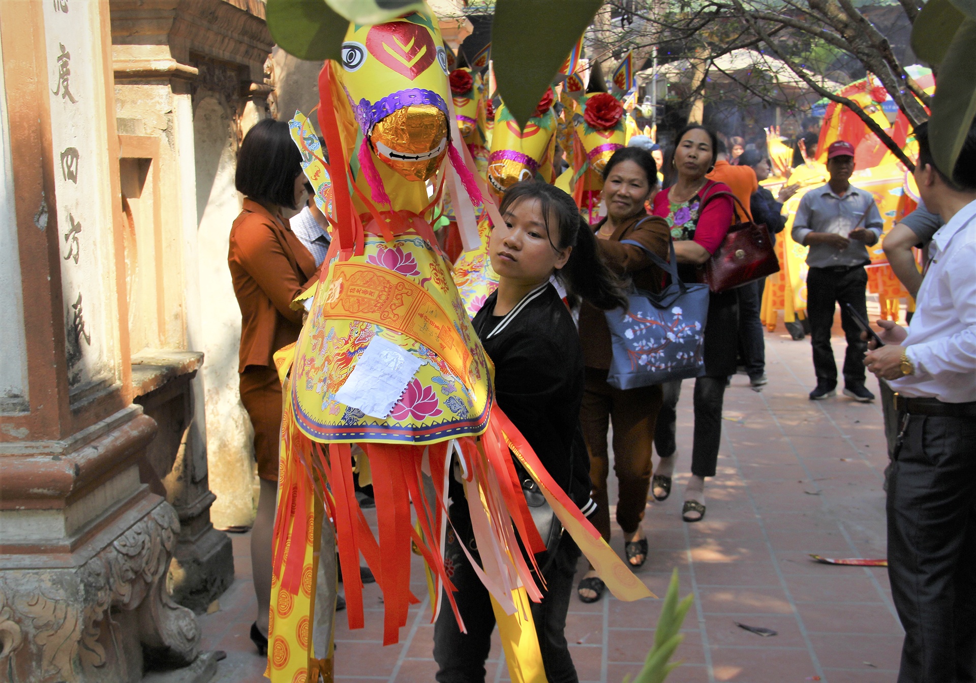 an xin truoc cong den chua anh 9