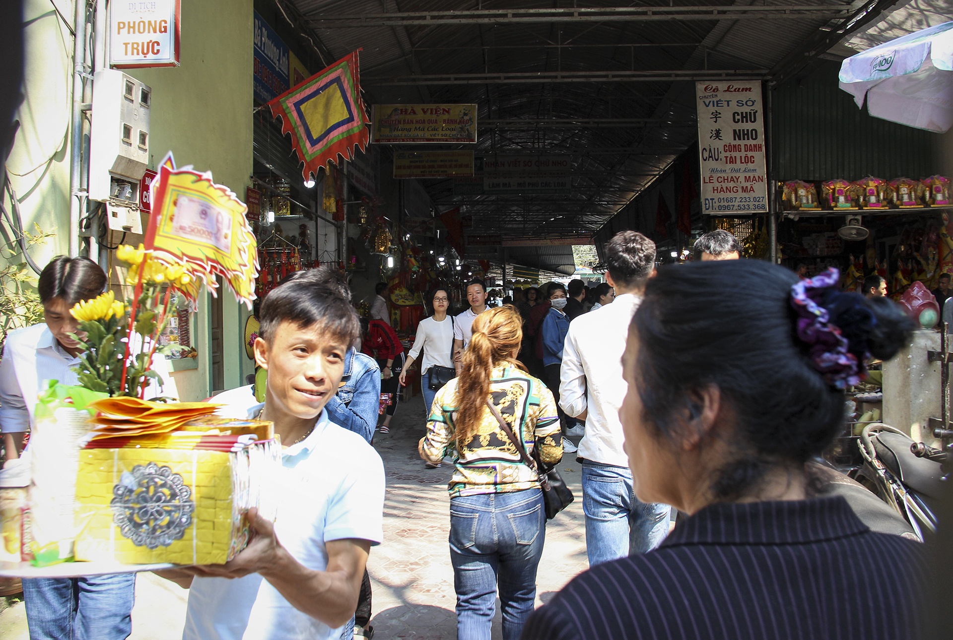 an xin truoc cong den chua anh 1