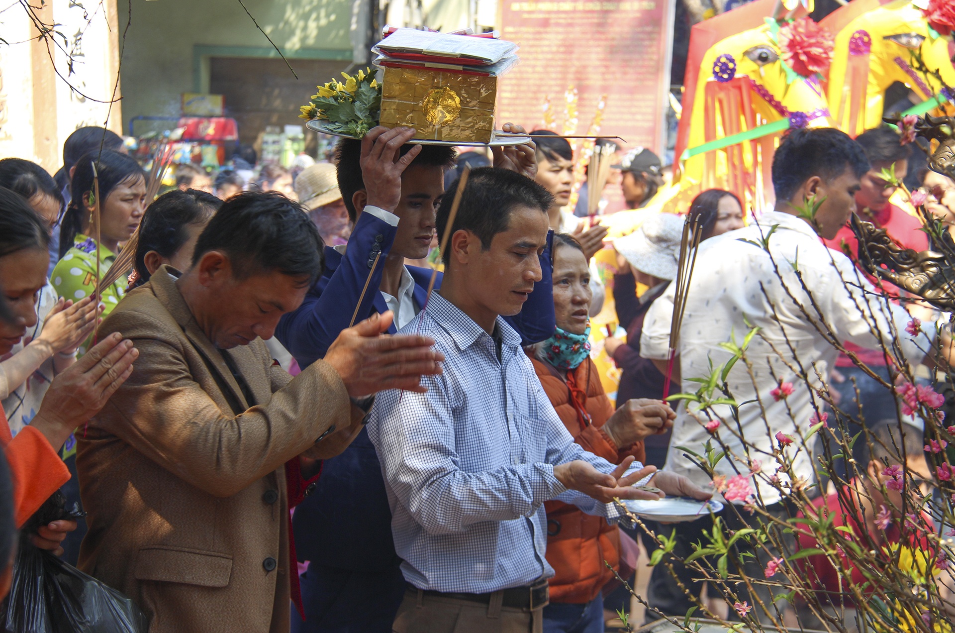 tien le di chua anh 4