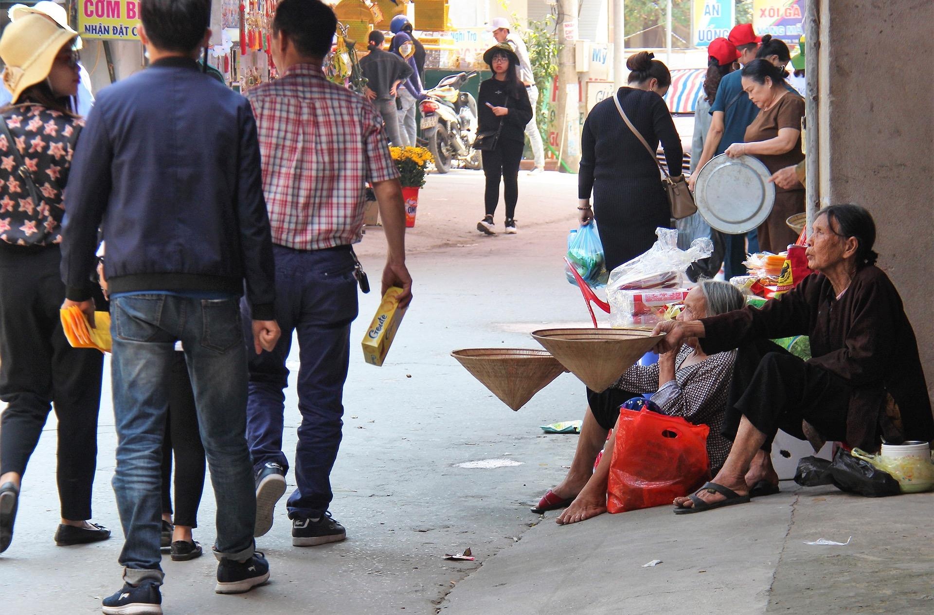 'Cai bang' bua vay cong den, chua ngay Tet hinh anh