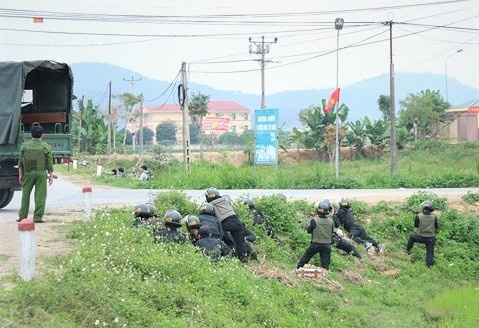 Buon ma tuy co thu trong oto anh 2