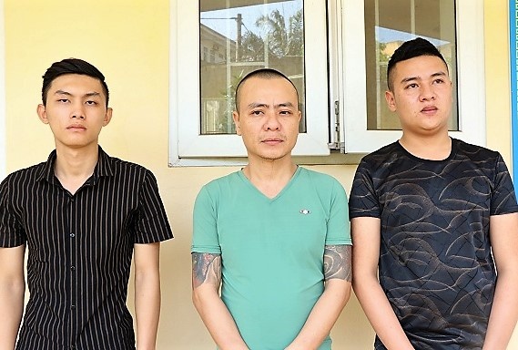 Nhom danh dap nguoi vay tien bi bat hinh anh