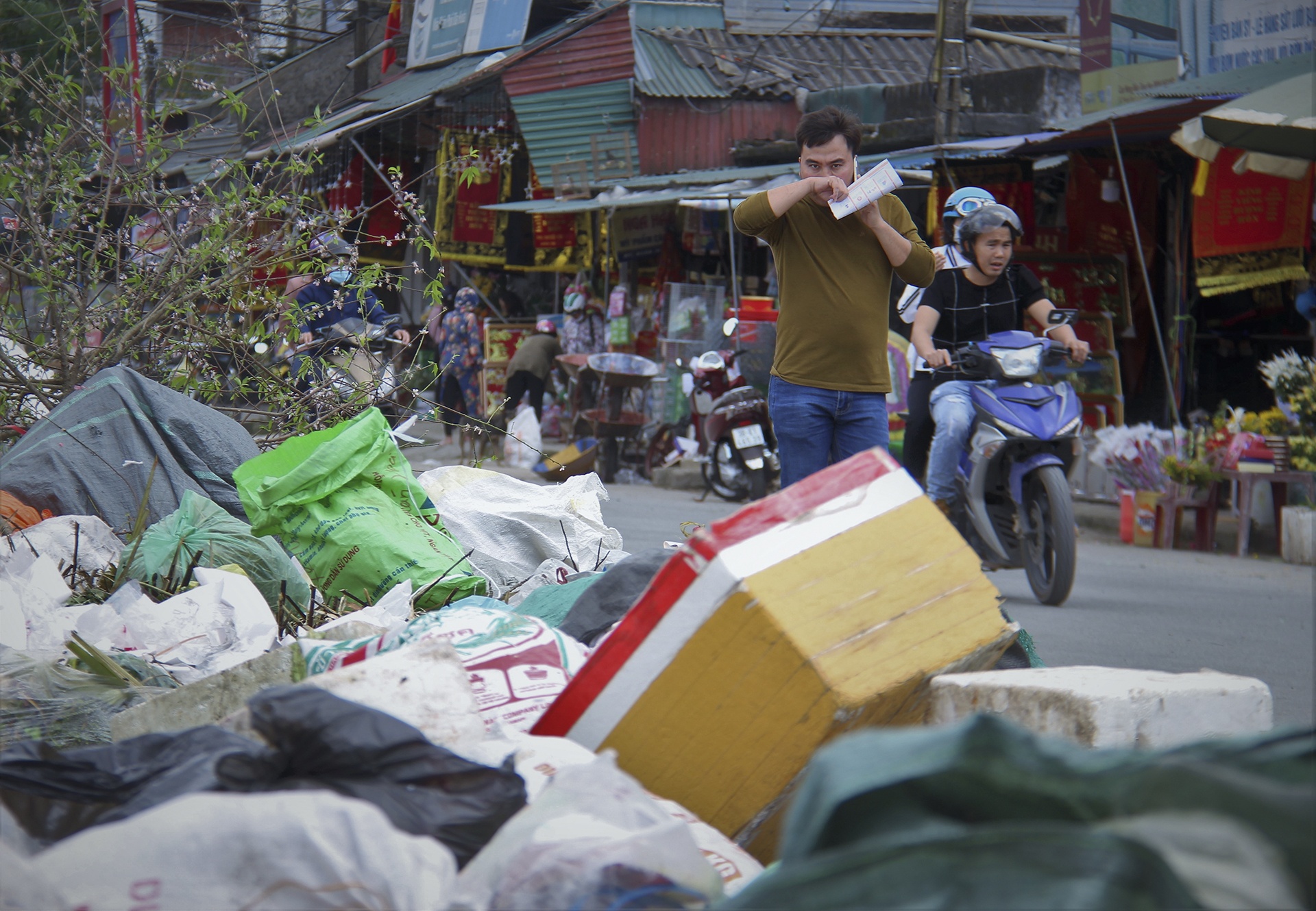 rac bua vay benh vien anh 1