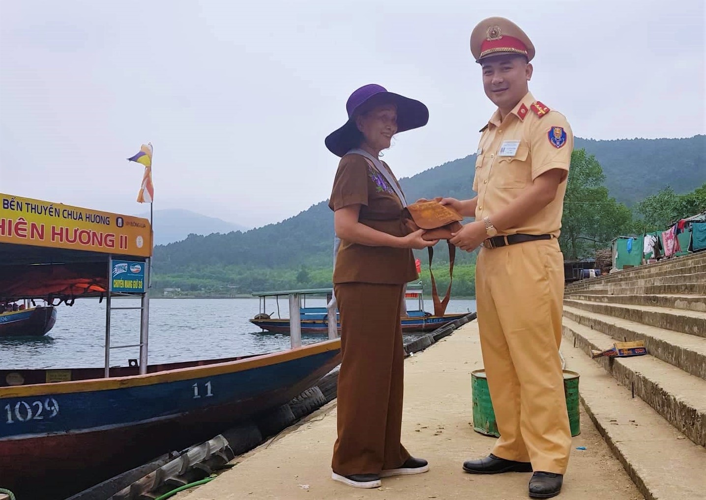 nhan duoc tien tra lai nguoi danh mat anh 1