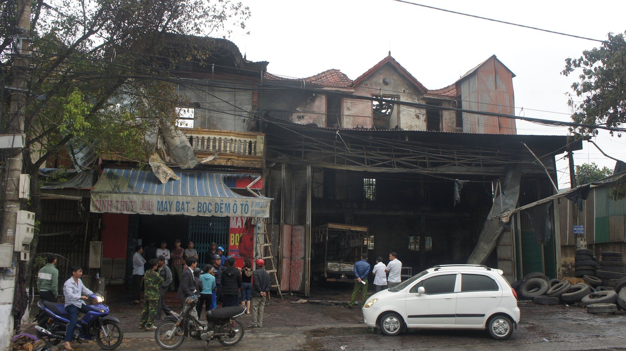 xưởng ôtô cháy trong đêm ảnh 1 xuong oto chay trong dem anh 1