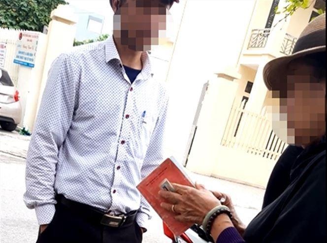 ngã giá tại phòng xuất nhập cảnh ảnh 2 nga gia tai phong xuat nhap canh anh 2