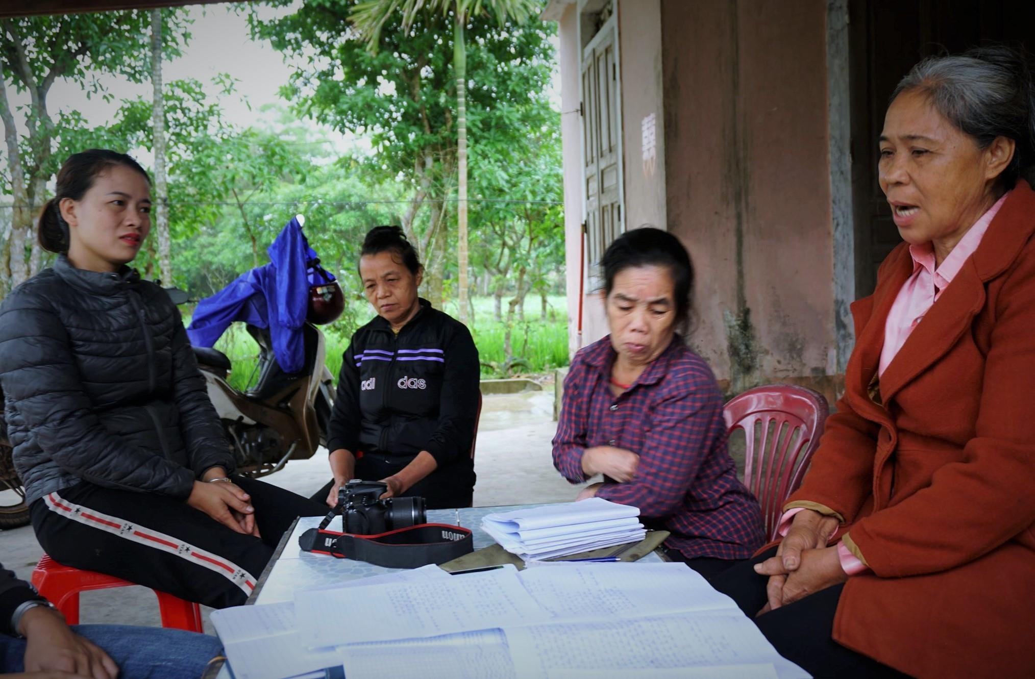 Truong thon tu ghep them nguoi de huong chinh sach ho ngheo hinh anh