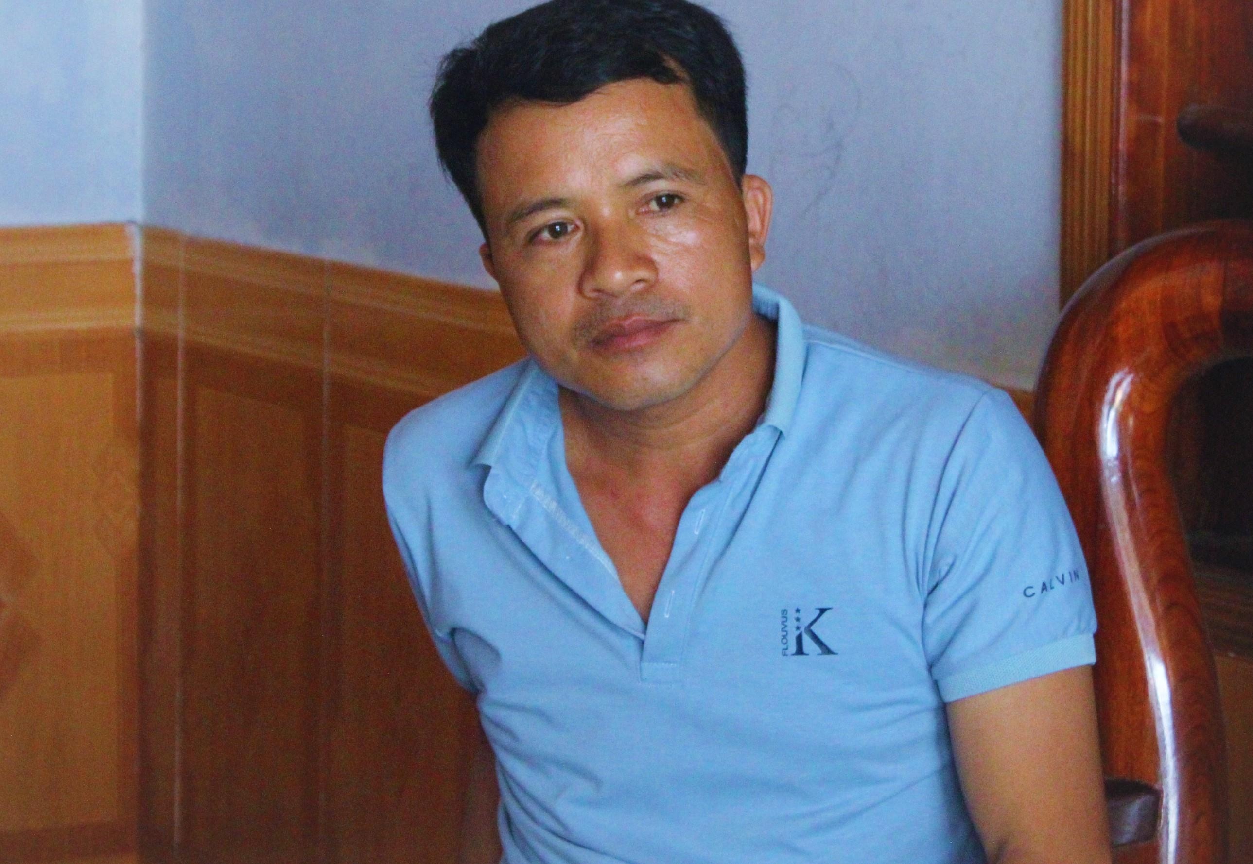 Nguoi bo danh con tua mau an han vi qua manh tay hinh anh