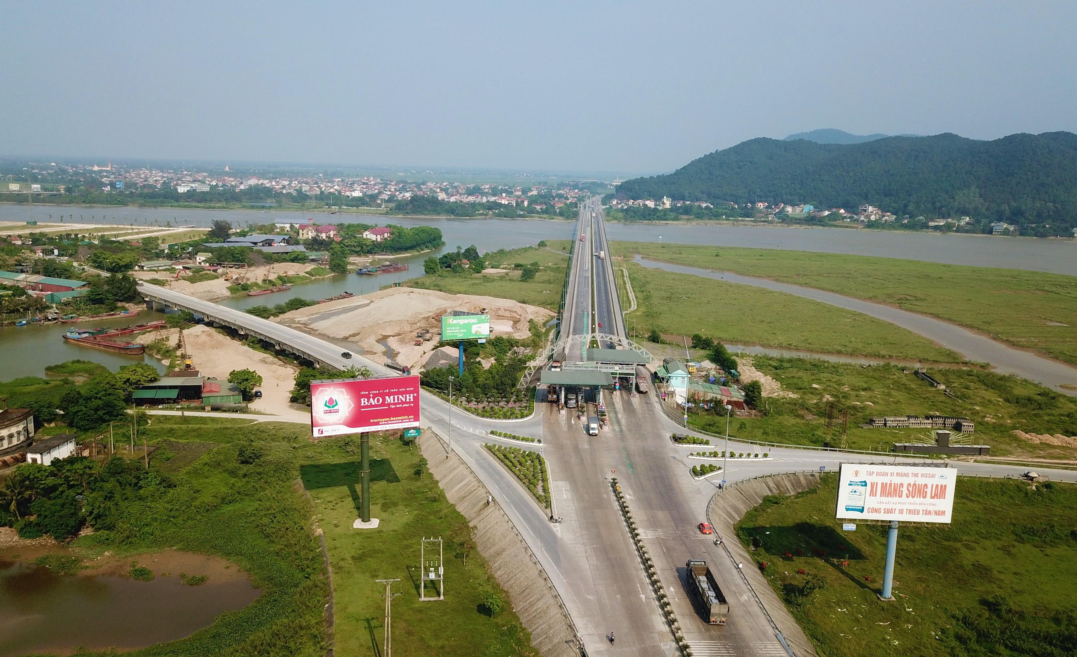 Toan canh tuyen quoc lo 2.400 ty nhin tu tren cao hinh anh