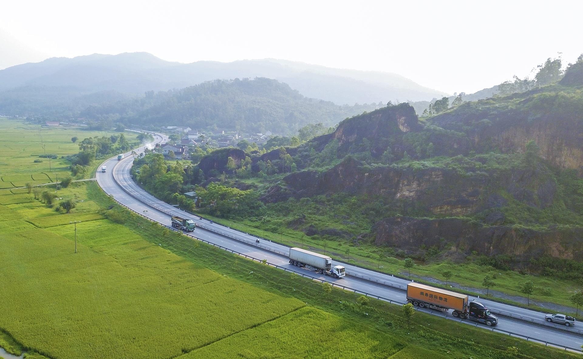 quoc lo nghin ty sut lun anh 2