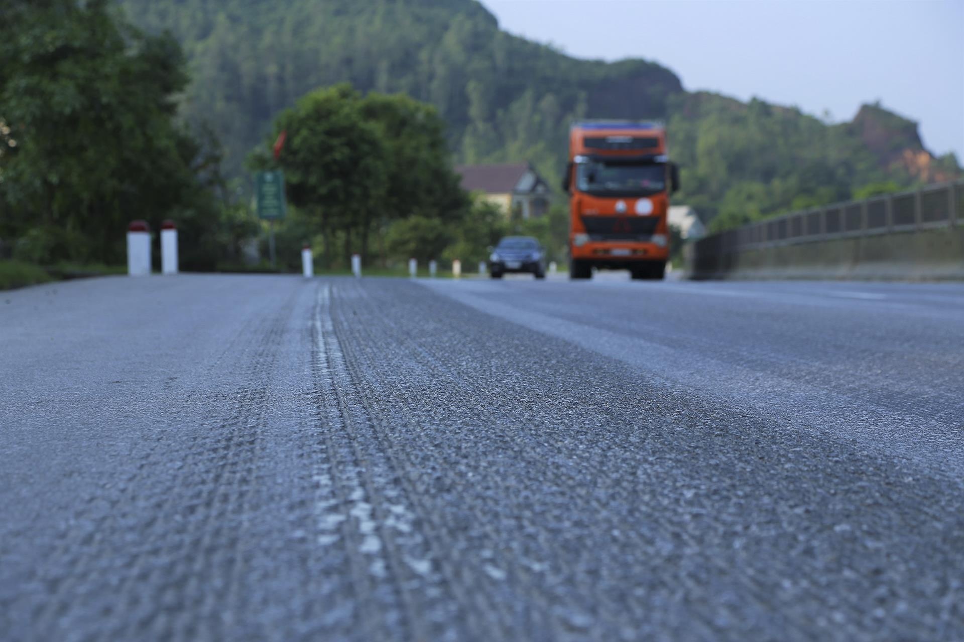 quoc lo nghin ty sut lun anh 8