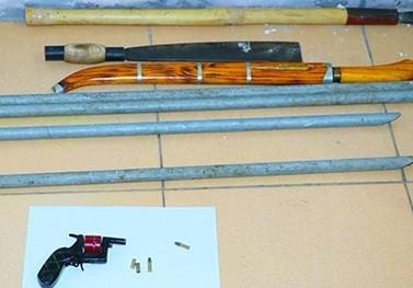 Khoi to 13 nguoi trong vu no sung tren quoc lo de thi uy doi thu hinh anh