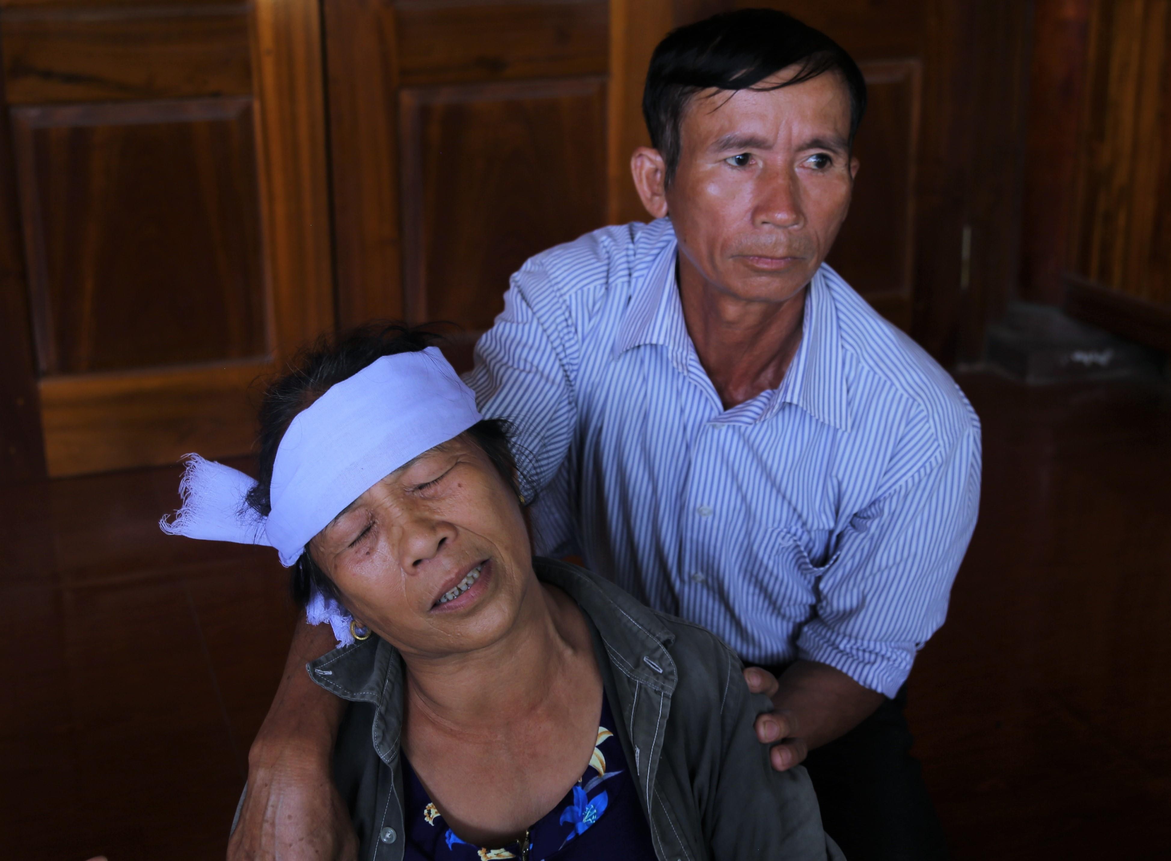 Bac si truc phan tran viec san phu tu vong sau sinh mo o Ha Tinh hinh anh