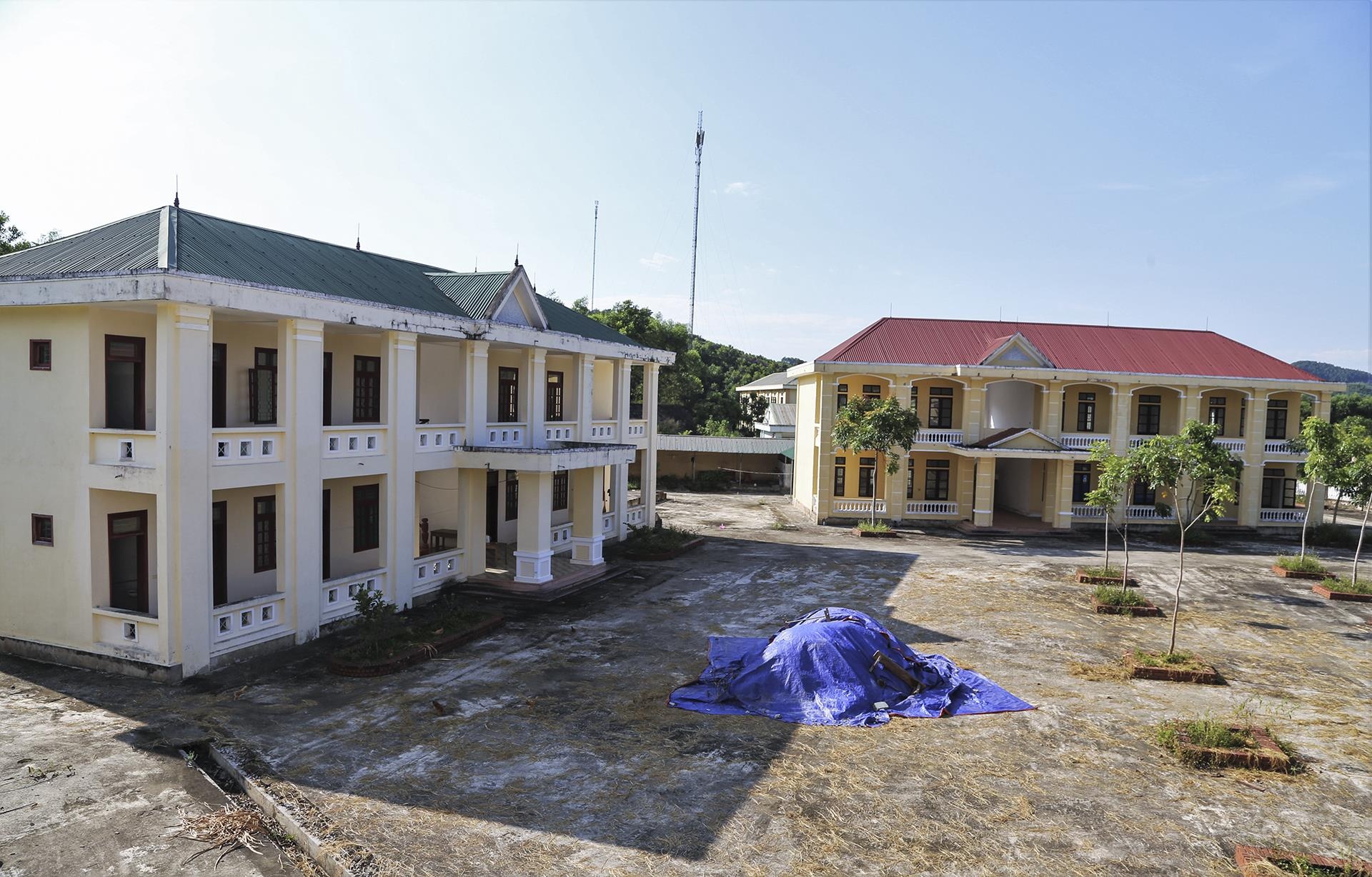 Trường học tiền tỷ bỏ hoang ảnh 3 Truong hoc tien ty bo hoang anh 3